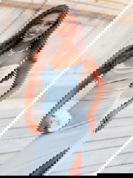 Błękitna sukienka z... 2