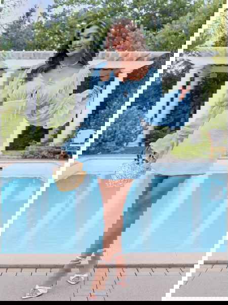 Błękitna muślinowa sukienka...