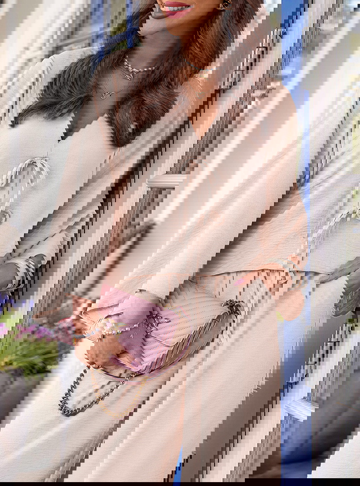 Jasnobeżowy komplet bluzka z dekoltem...