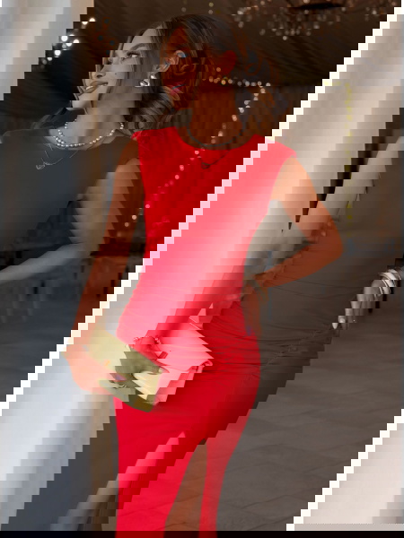 Malinowa dopasowana...