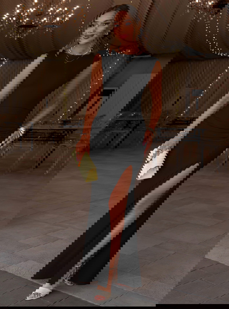 Czarna dopasowana sukienka maxi z...