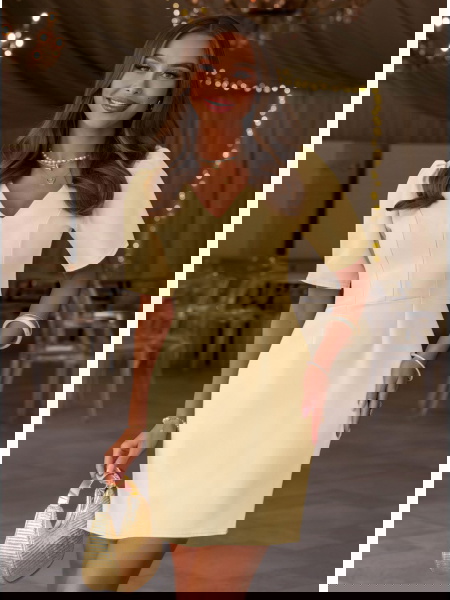 Sukienka mini z dekoltem w... 2