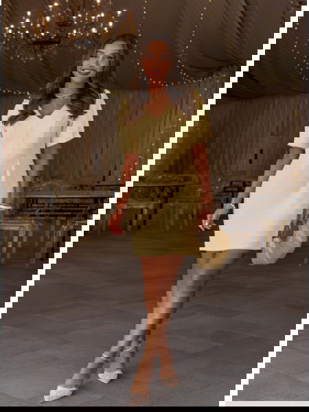 Sukienka mini z dekoltem w...