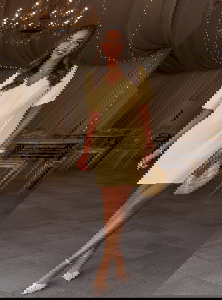 Sukienka mini z dekoltem w serek...