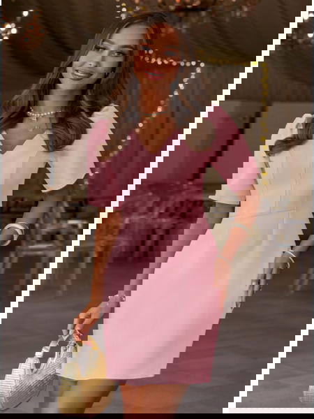 Pudrowa sukienka mini z...