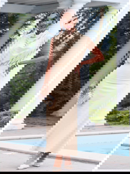 Jasnobeżowa sukienka maxi z...