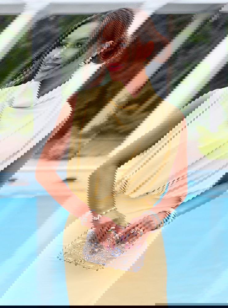 Sukienka maxi z zabudowanym dekoltem...