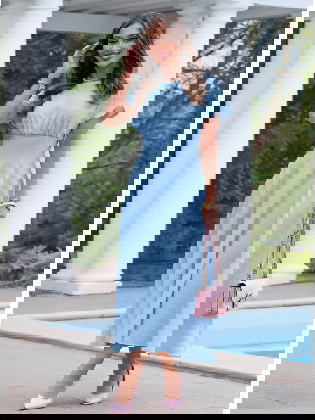 Błękitna sukienka z krótkim...