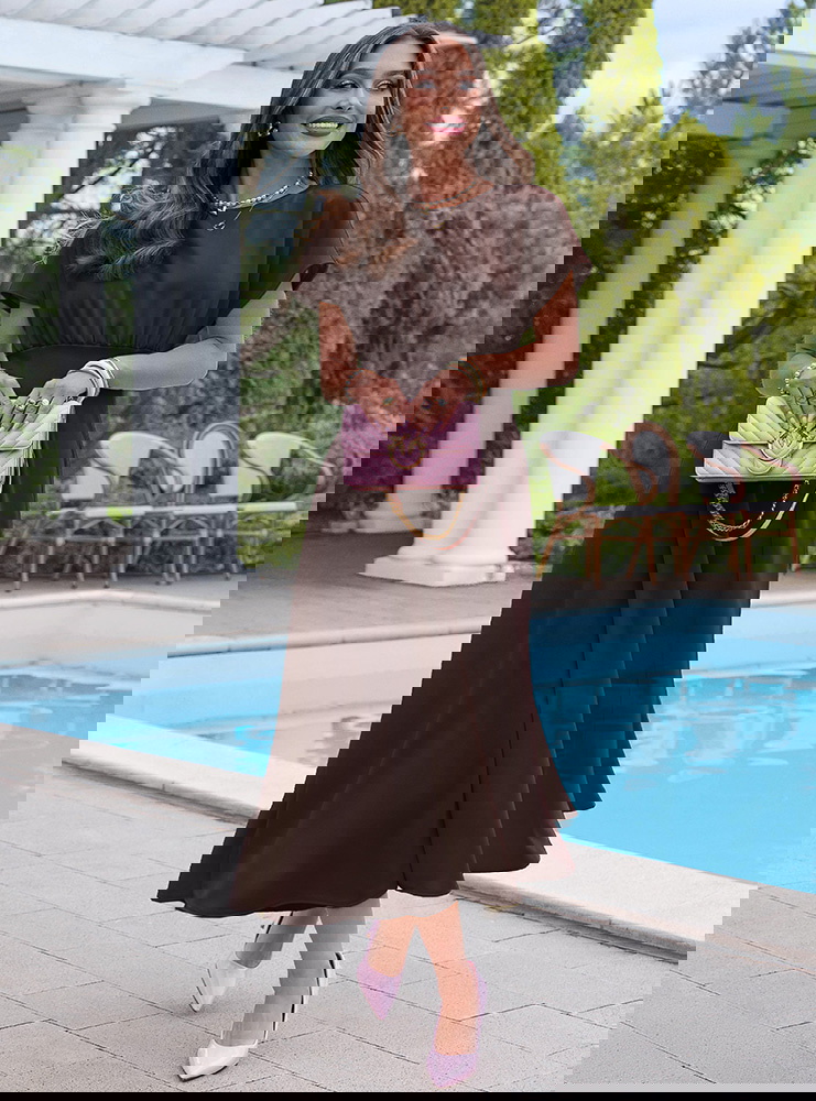 Czekoladowa sukienka z krótkim...