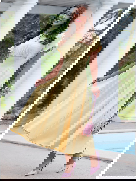 Sukienka z krótkim rękawem...