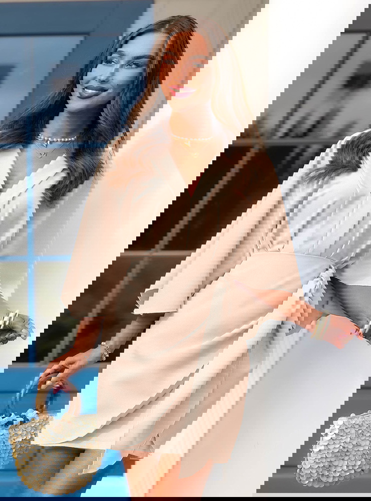 Jasnobeżowa sukienka mini z wiązaniem...