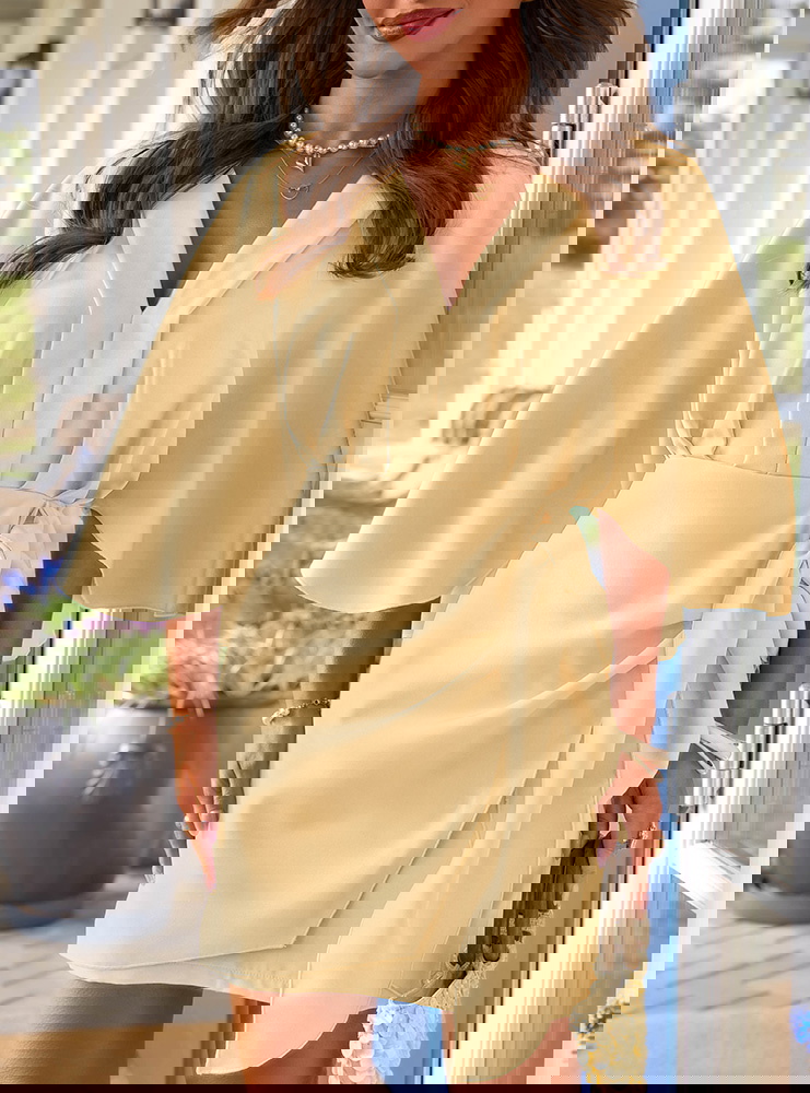 Sukienka mini z wiązaniem w talii...