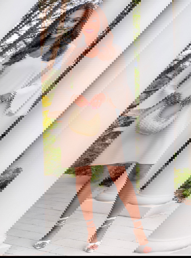 Jasnobeżowa trapezowa sukienka z...