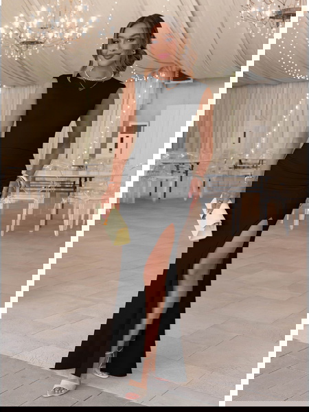 Czarna dopasowana sukienka... 2