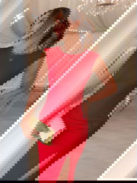 Malinowa dopasowana...