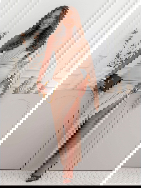 Beżowa sukienka na jedno... 2