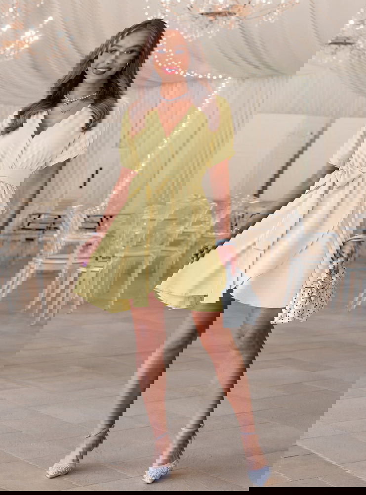 Sukienka mini wiązana w talii...