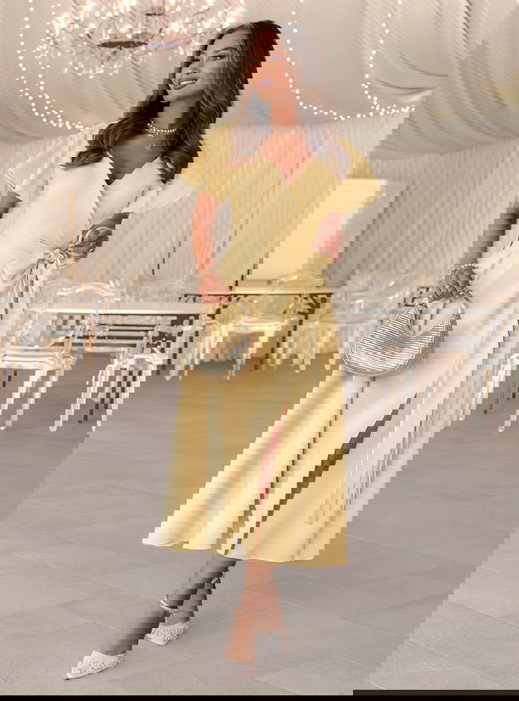 Sukienka z przekładanym dekoltem...