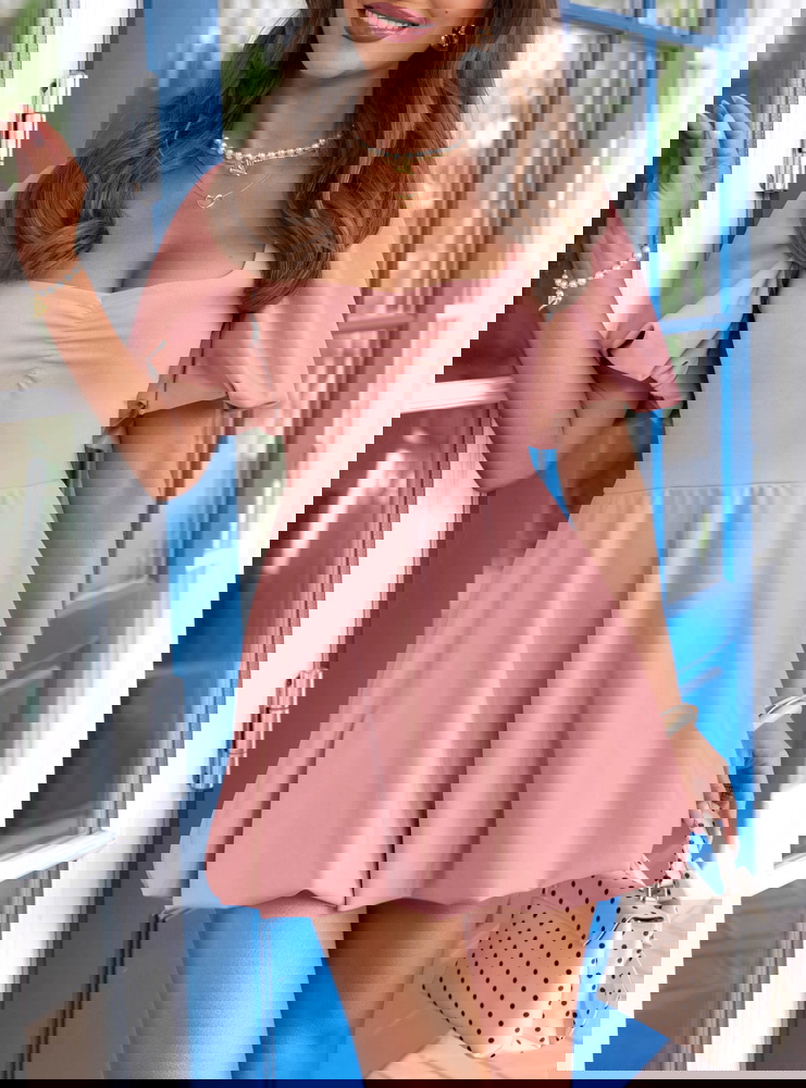 Sukienka mini z bufiastymi rękawami...