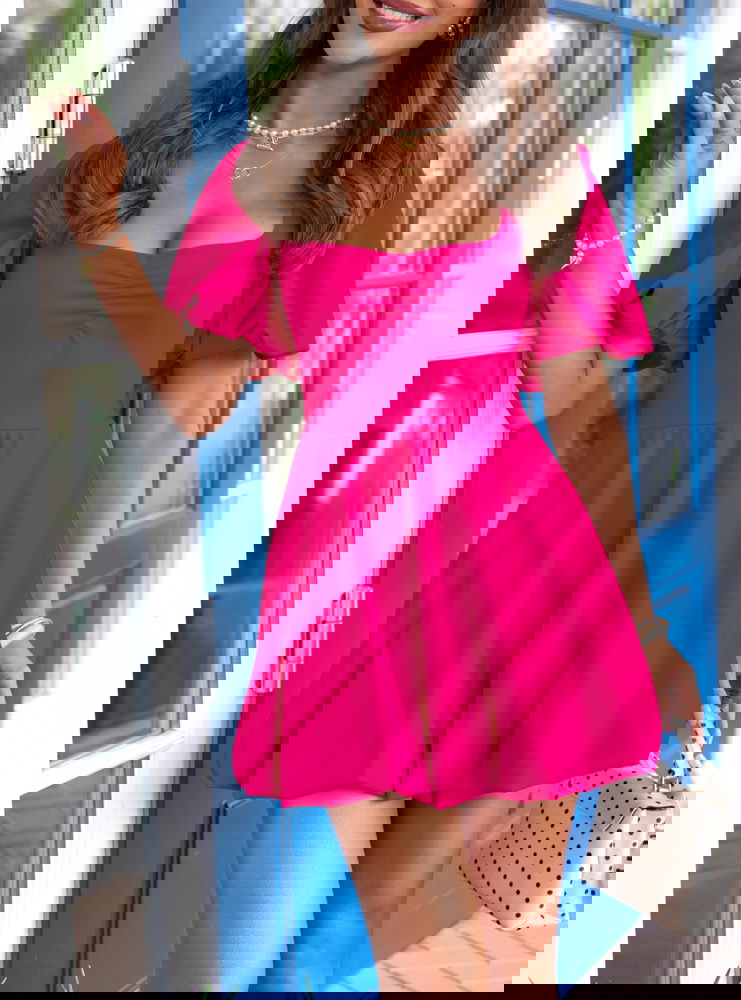 Sukienka mini z bufiastymi rękawami...