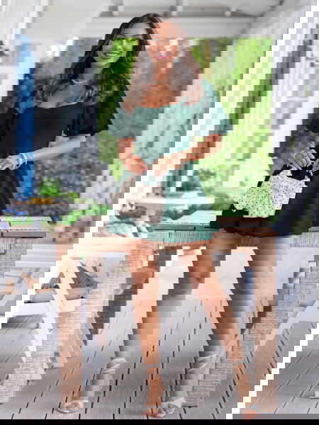 Sukienka mini z bufiastymi...