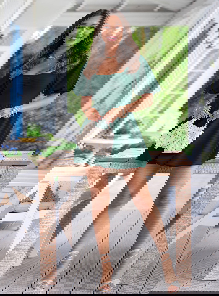 Sukienka mini z bufiastymi rękawami...