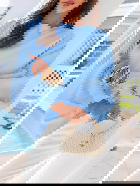 Błękitna bluzka z...