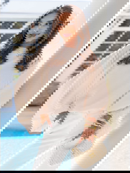 Jasnobeżowa bluzka z... 2