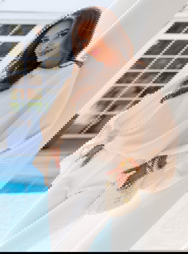 Jasnobeżowa bluzka z bufiastymi...