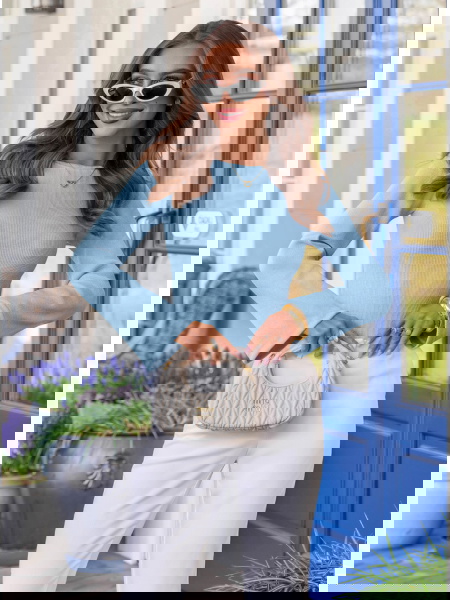 Błękitna prążkowana bluzka... 2