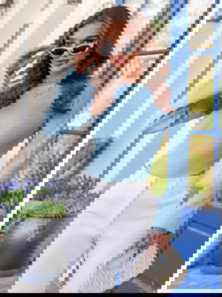 Błękitna prążkowana bluzka...