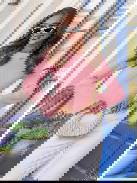 Pudrowa prążkowana bluzka z...