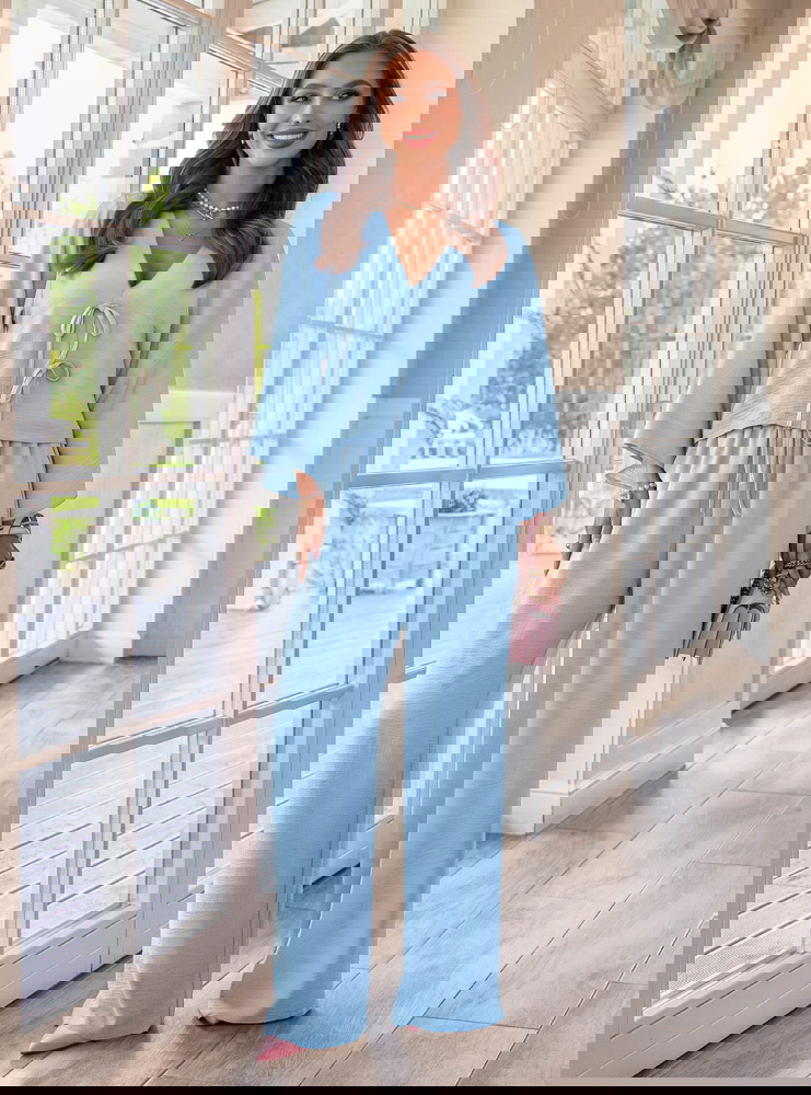 Błękitny komplet bluzka z dekoltem w...