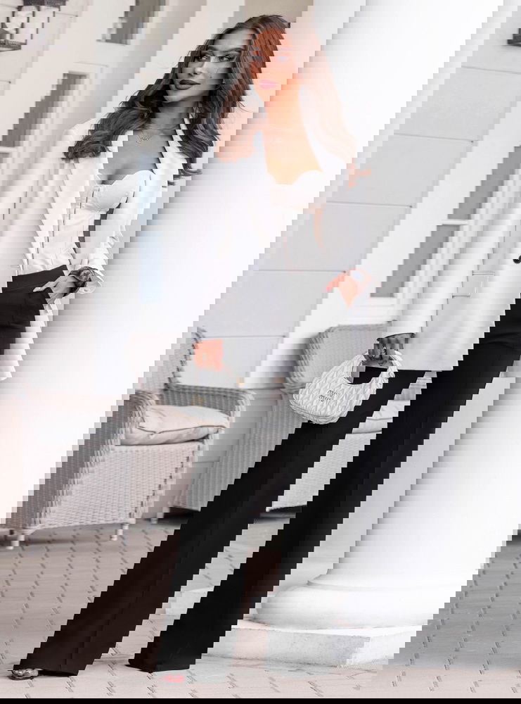 Czarne spodnie z kieszeniami i...