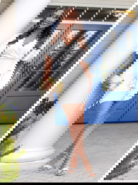 Biała sukienka z...