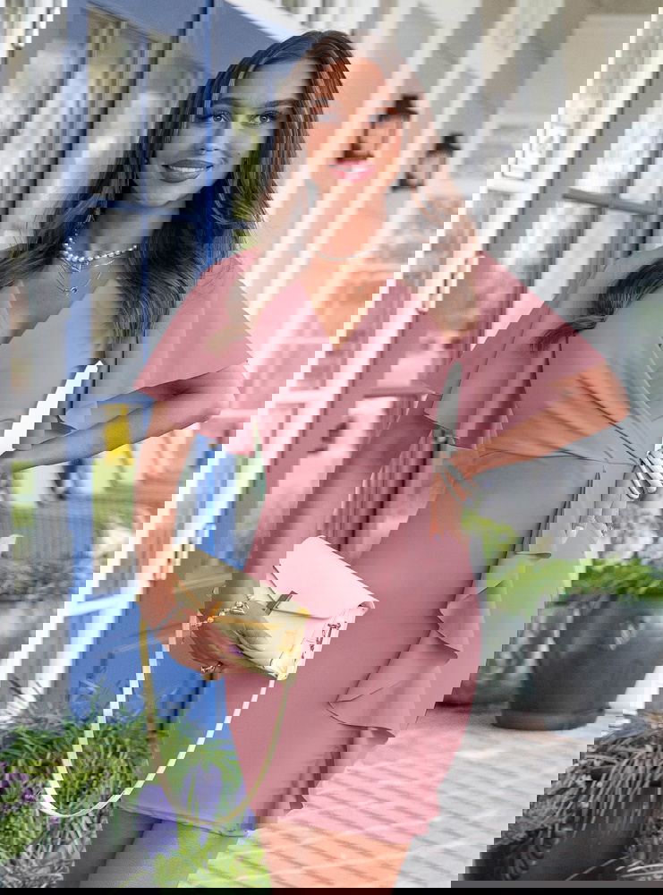 Sukienka z przekładanym dekoltem...