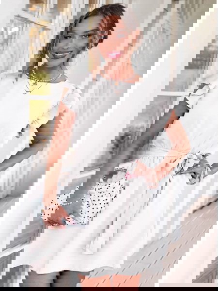 Biała sukienka z wiązaniem...