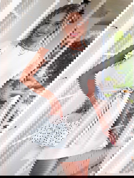 Biała sukienka z wiązaniem... 2