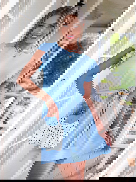 Błękitna sukienka z...