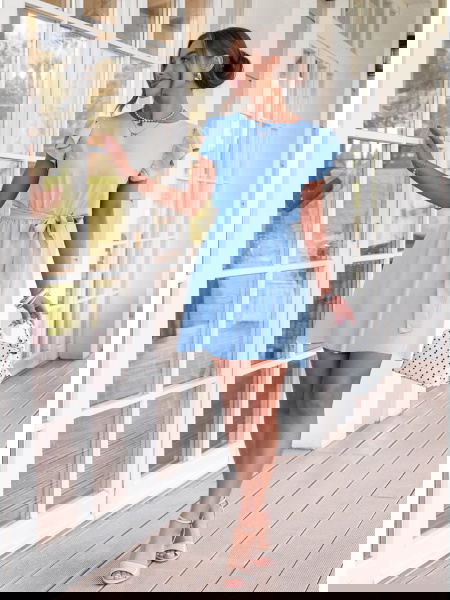 Błękitna sukienka z... 2