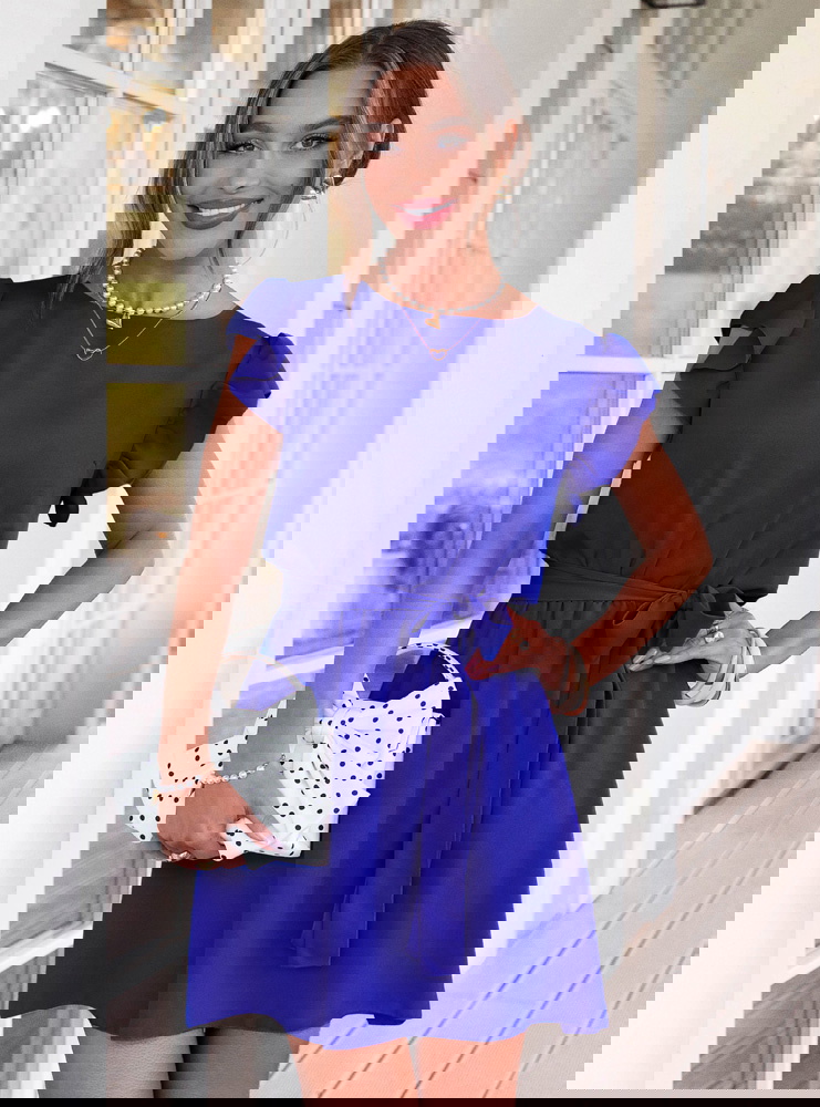 Chabrowa sukienka z wiązaniem w talii...