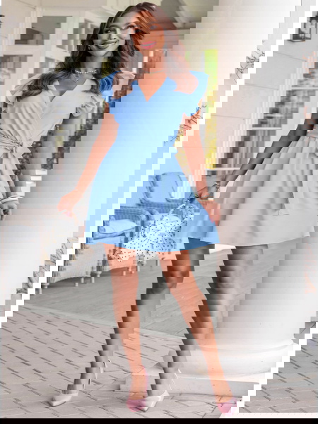 Błękitna sukienka z... 2