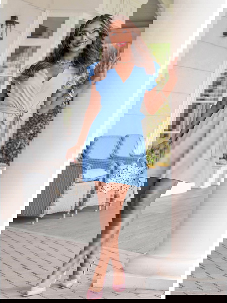 Błękitna sukienka z...