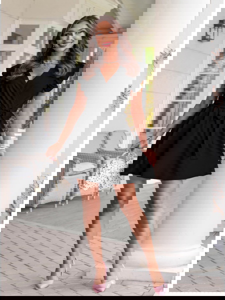 Czarna sukienka z...