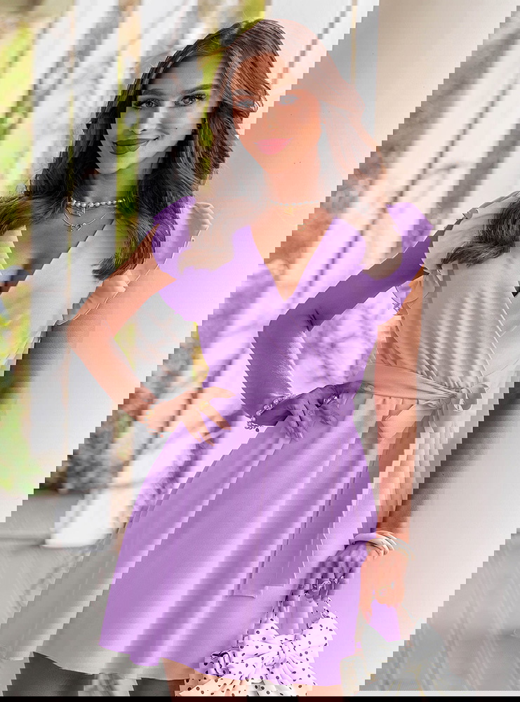 Liliowa sukienka z przekładanym...