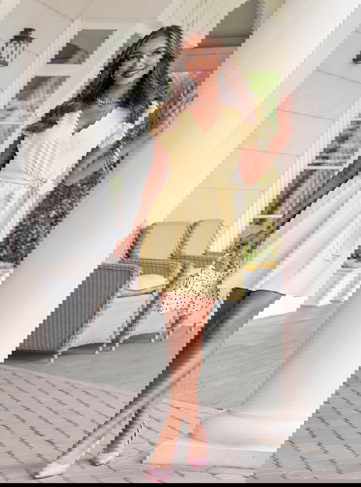 Sukienka z przekładanym dekoltem...