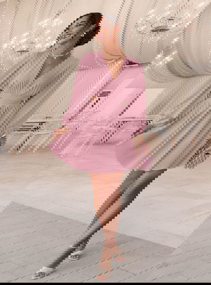 Sukienka rozkloszowana z wycięciem...