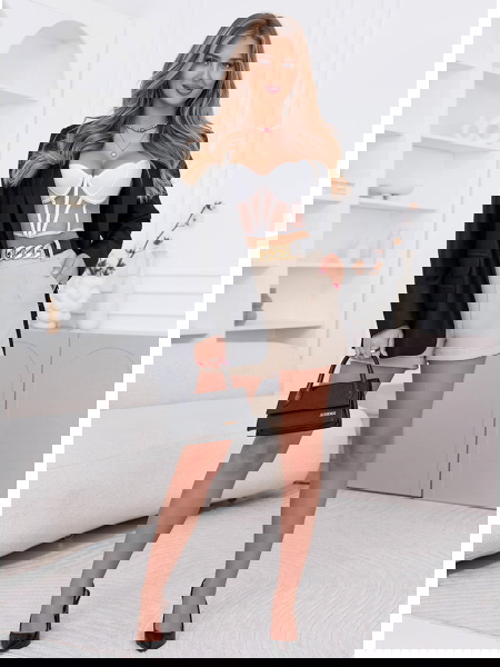 Beżowe spodenki z ozdobnym... 2