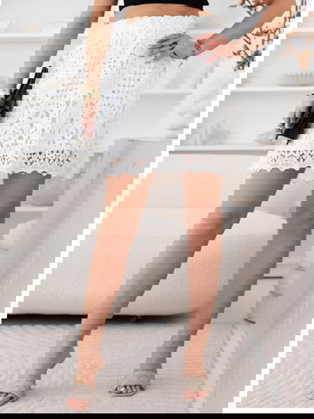 Biała koronkowa spódniczka... 2