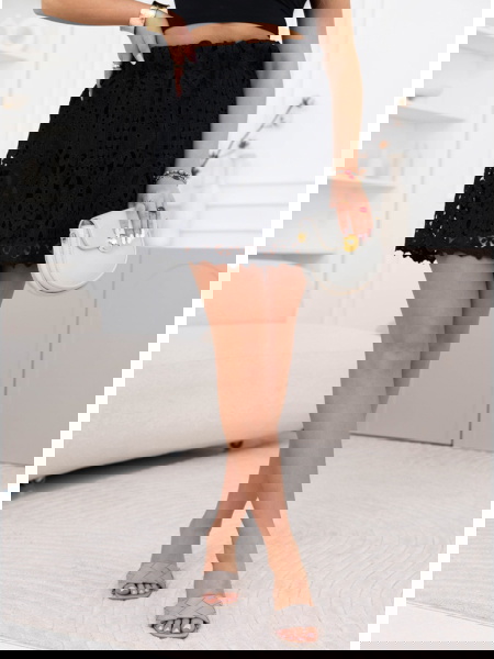 Czarna koronkowa spódniczka... 2